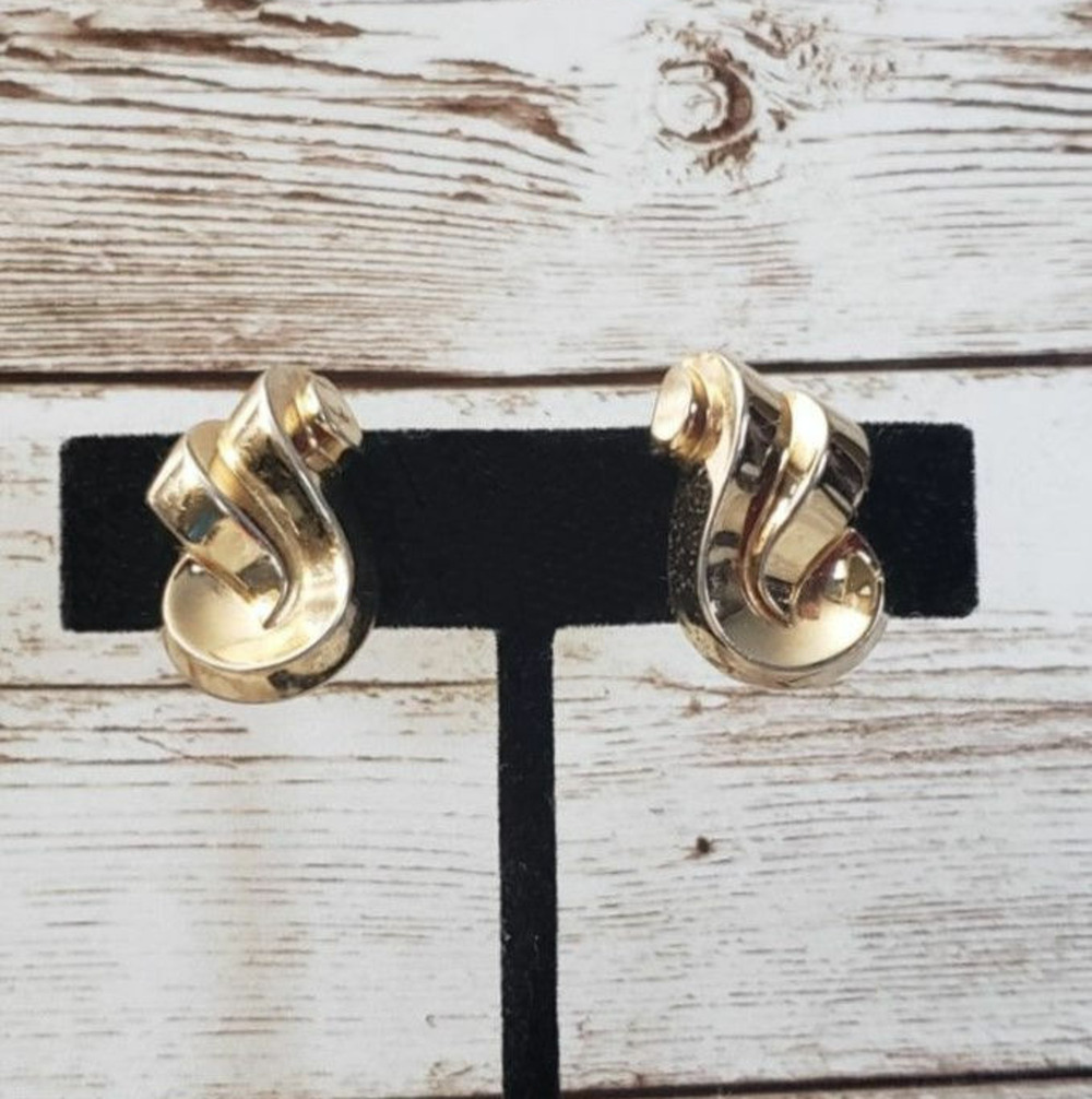 Vintage Screw On / Screw Back Earrings - Fancy Swoosh Design Gold Tone